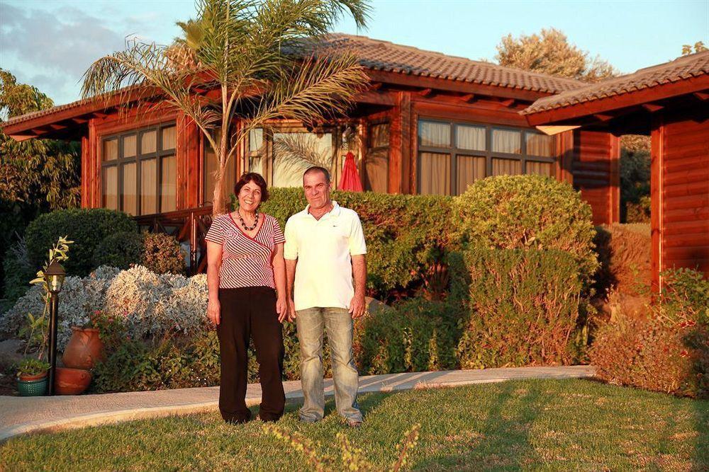 Between Water And Sky Hotel Neot Golan Exterior photo